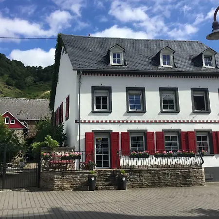 Ferienhaus Alter Winzerhof Hatzenport