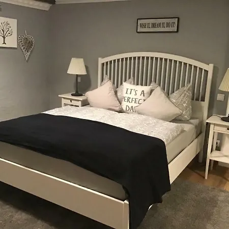 Alter Winzerhof Дом отдыха Hatzenport